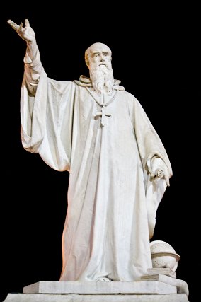 Norcia - Statua di San Benedetto